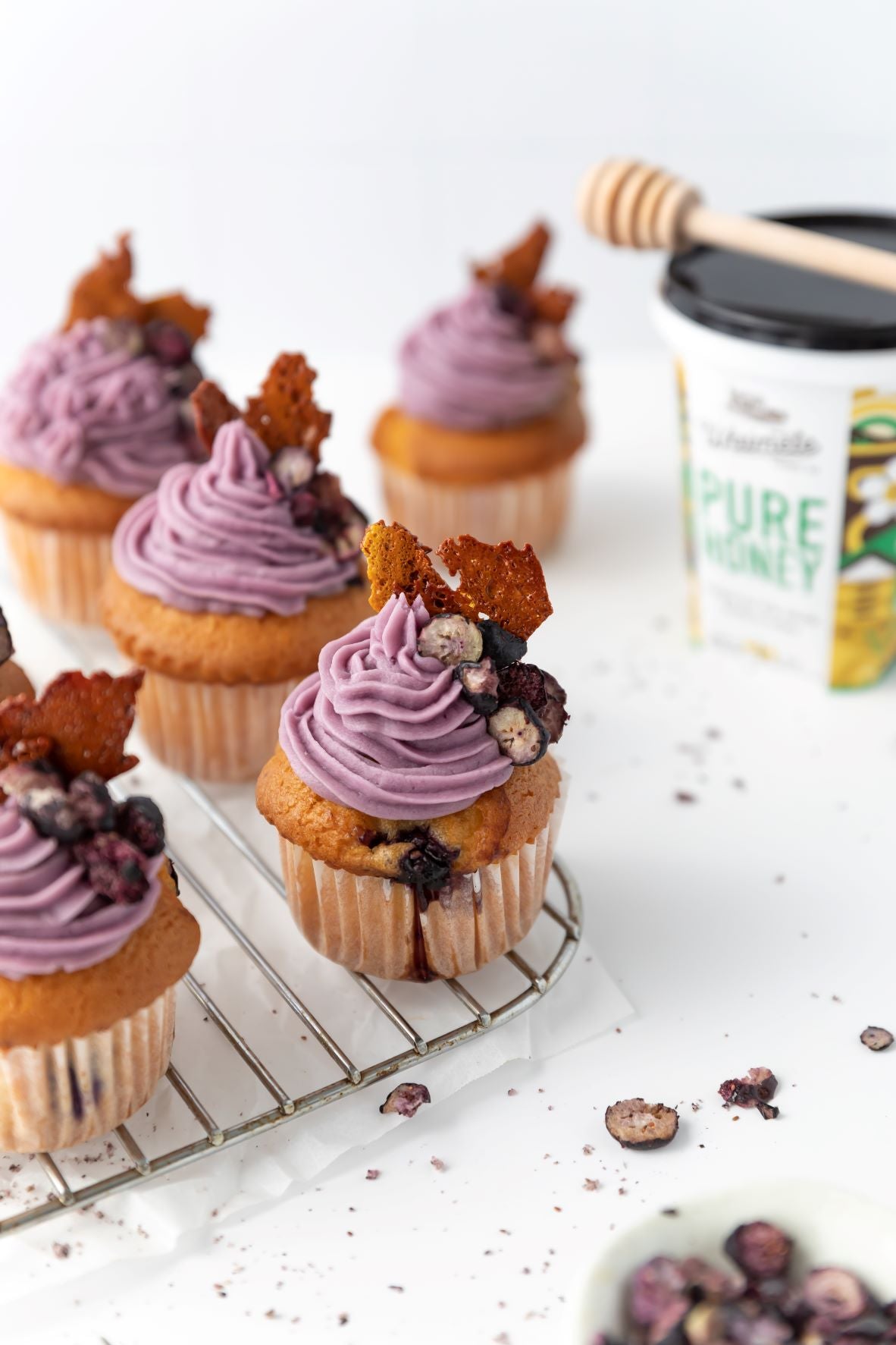 Egmont Honey – Honey and Blueberry cupcakes