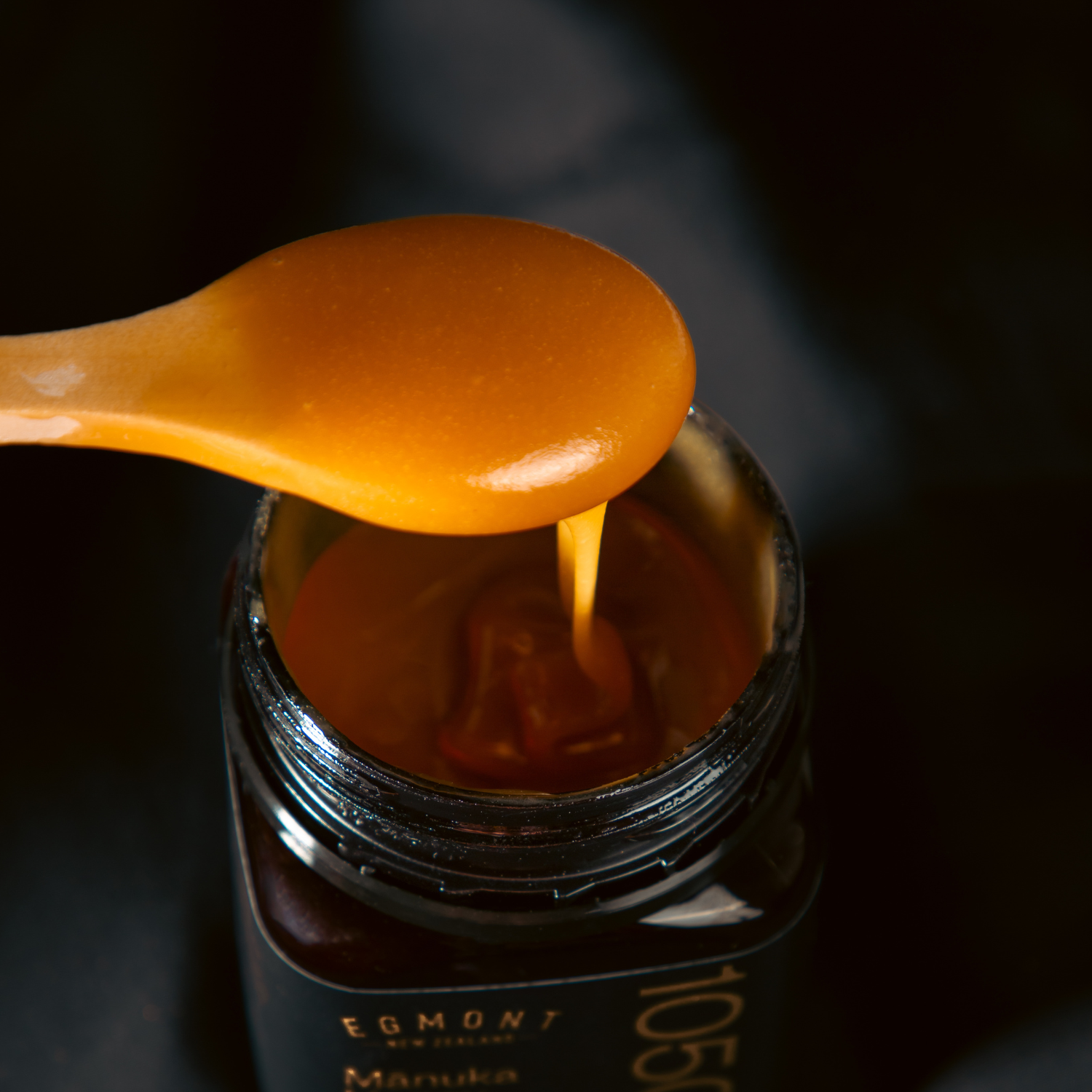 Mānuka Honey for Gut Health: Benefits, Science & How to Use It Daily